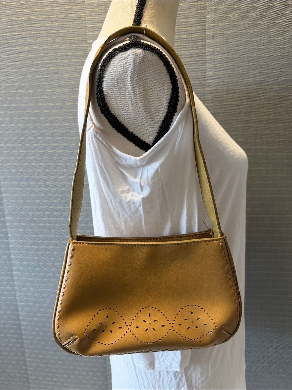 Mondani Vintage Tan Shoulder Bag